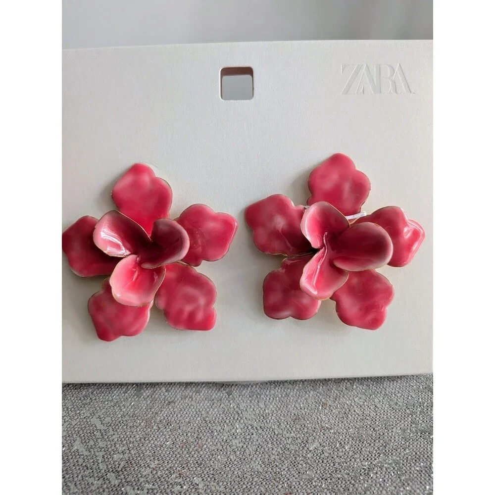 ZARA Earrings Woman NWT Maximalist Pink Enameled Flower Hawaiian 3D Hibiscus